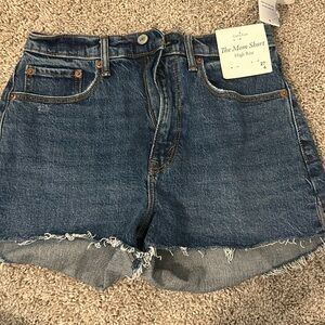 NWT Abercrombie curve love mom short size 4 (27)